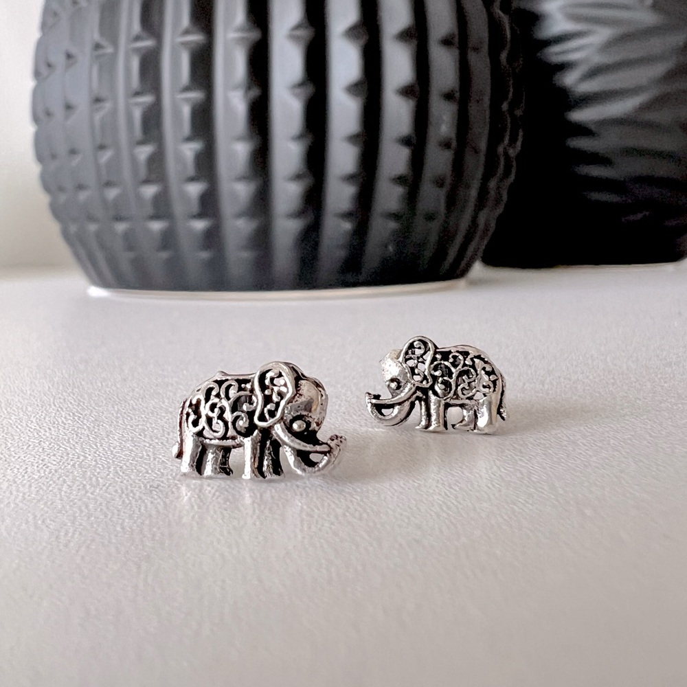 925 Silver Elephant Stud